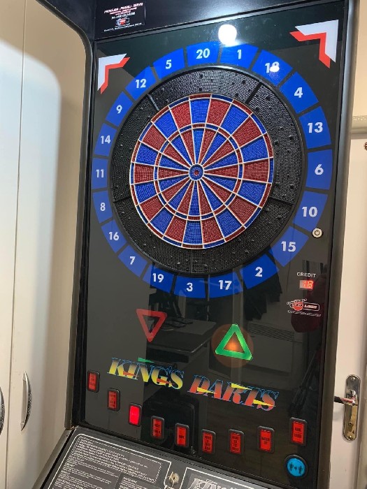 Pleksiglas drzwi Kings Darts 1